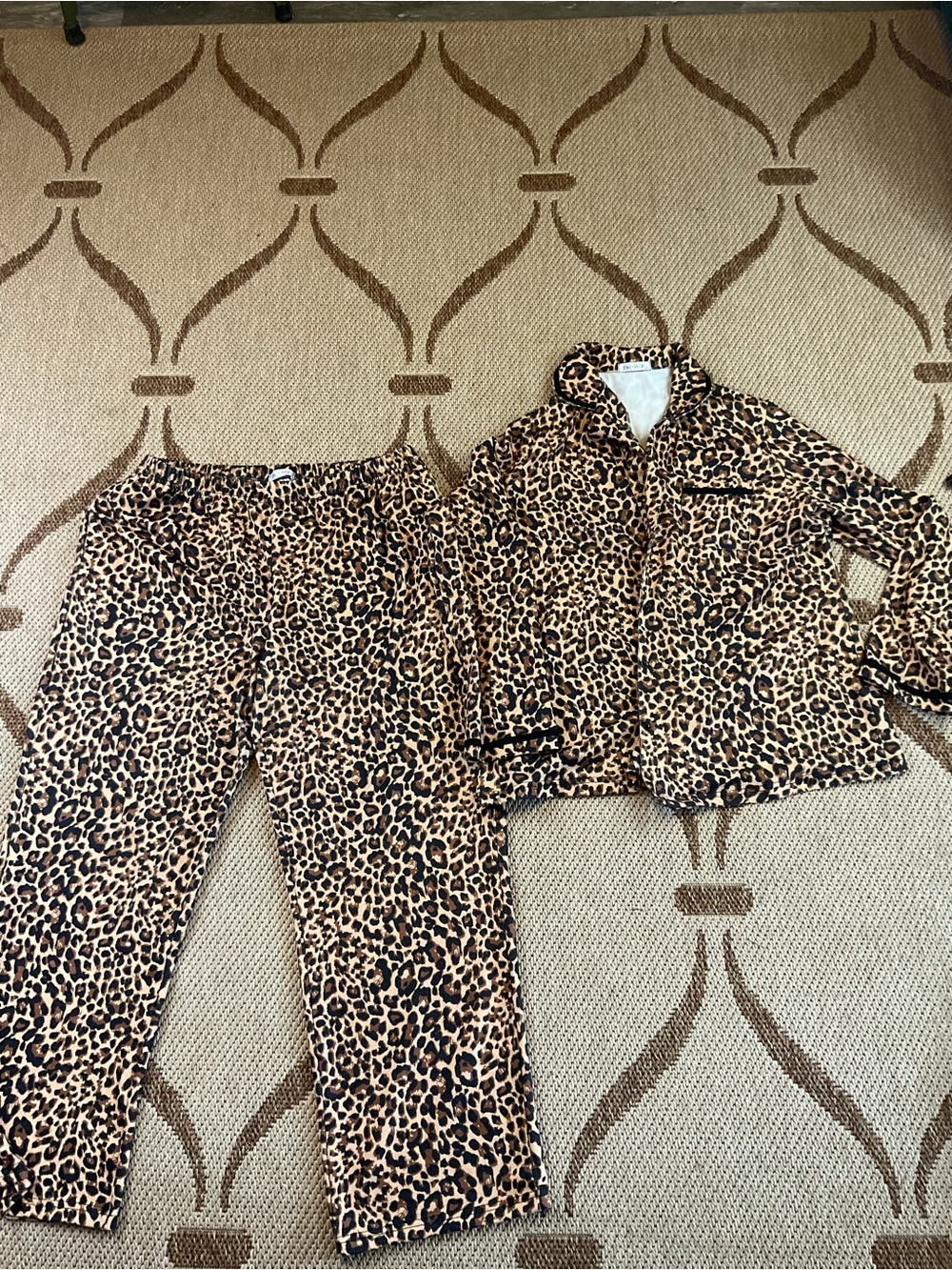 Leopard Print Women’s Pajama Set - Tan/Black